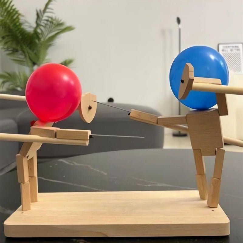 Uniek houten spel dat behendigheid en strategie combineert.