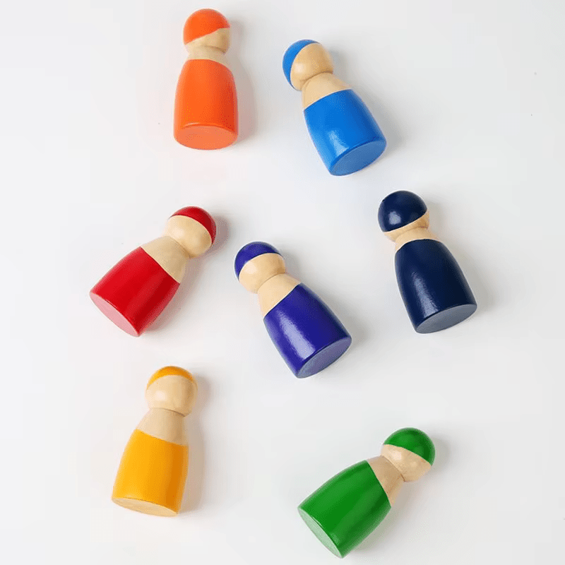 Montessori-geïnspireerd houten speelgoed voor creatief en educatief spel.
