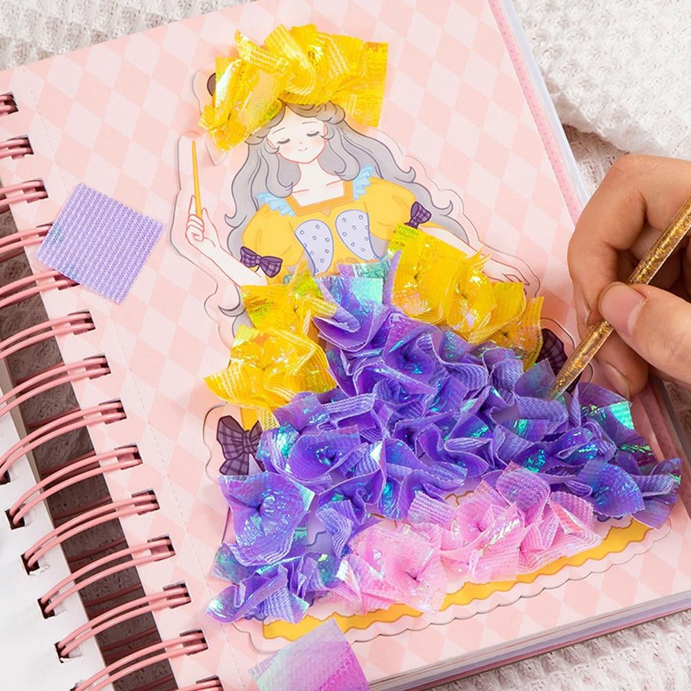 PaintMagic Princess Poke-and-Paint Set, waar kinderen hun eigen magische prinses kunnen bouwen en schilderen.
