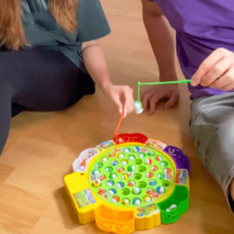 Visspel met kleurrijke onderdelen ideaal voor jonge kinderen.