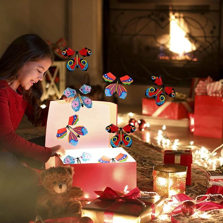 Productfoto van "MosaicMagic - Houten Vlinder Mozaïek Puzzelset Voor Kinderen", een houten puzzelset in vlindervorm met mozaïekelementen.