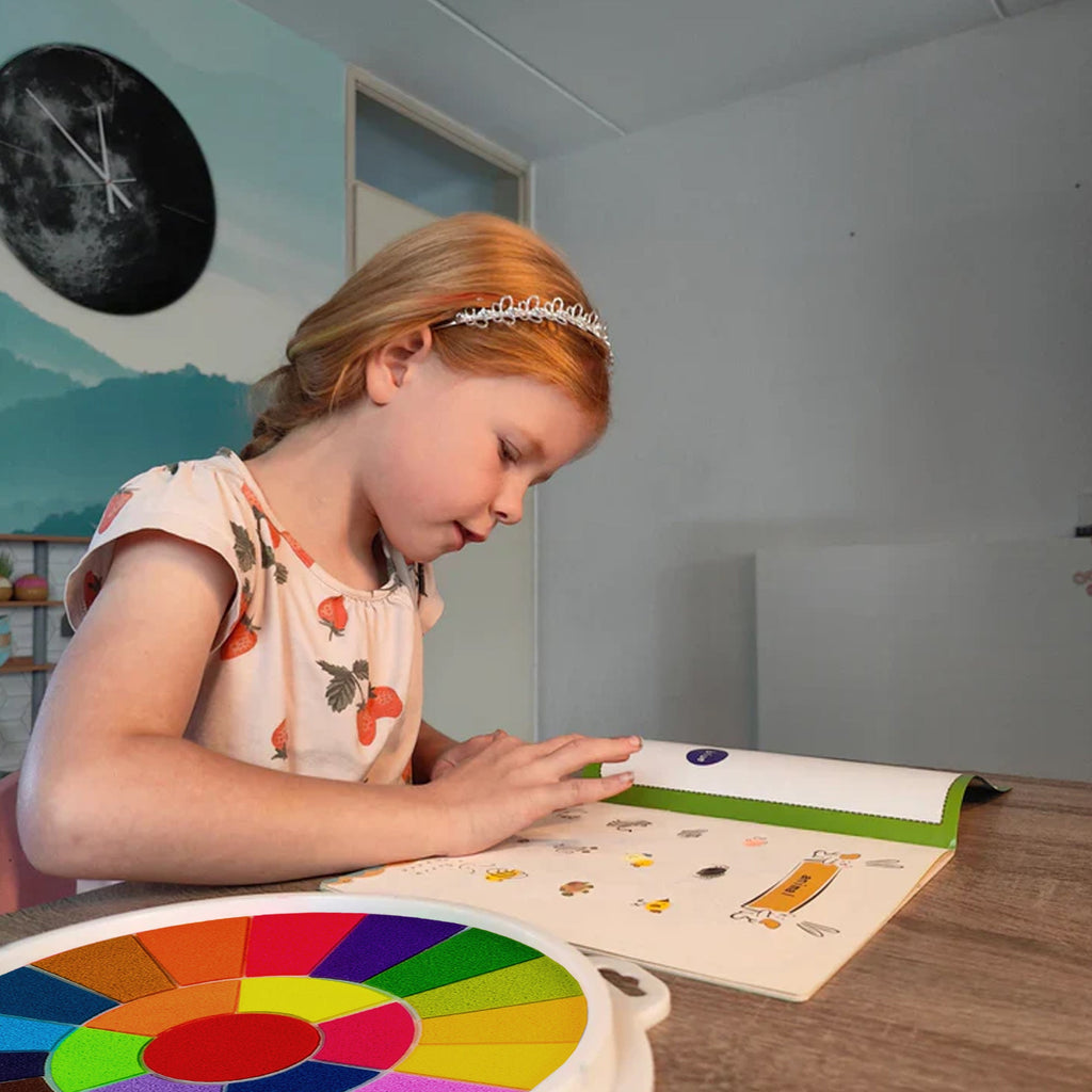 KunstSpeel speelkit voor kinderen, compleet met een kleurboek en niet-giftige verf.

