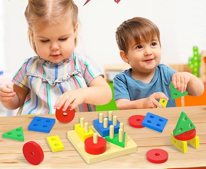 Stimuleer de motorische vaardigheden van je peuter met de PlayShapes - Houten Vormensorteer Speelgoed Voor Peuters.