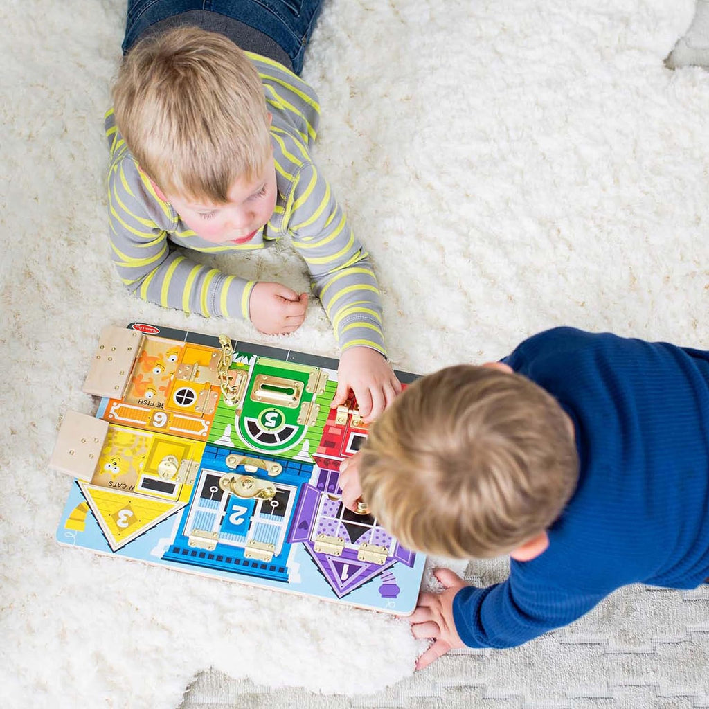 Ontwikkel probleemoplossend denken met het Felix - Educatief Speelbord Met Sloten Voor Kinderen.
