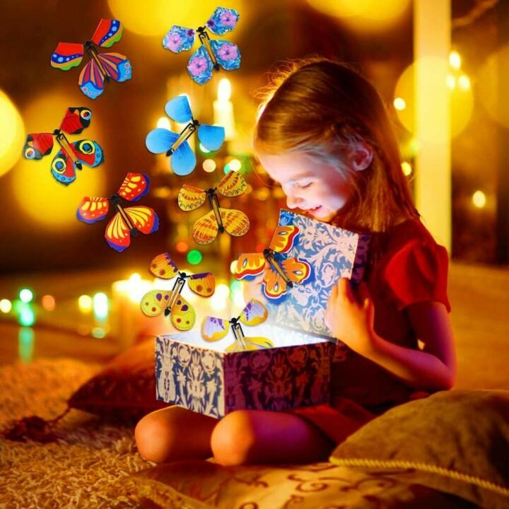 Afbeelding van "MosaicMagic - Houten Vlinder Mozaïek Puzzelset Voor Kinderen", een vlindervormige puzzel met houten mozaïekstukjes voor creatief spel.