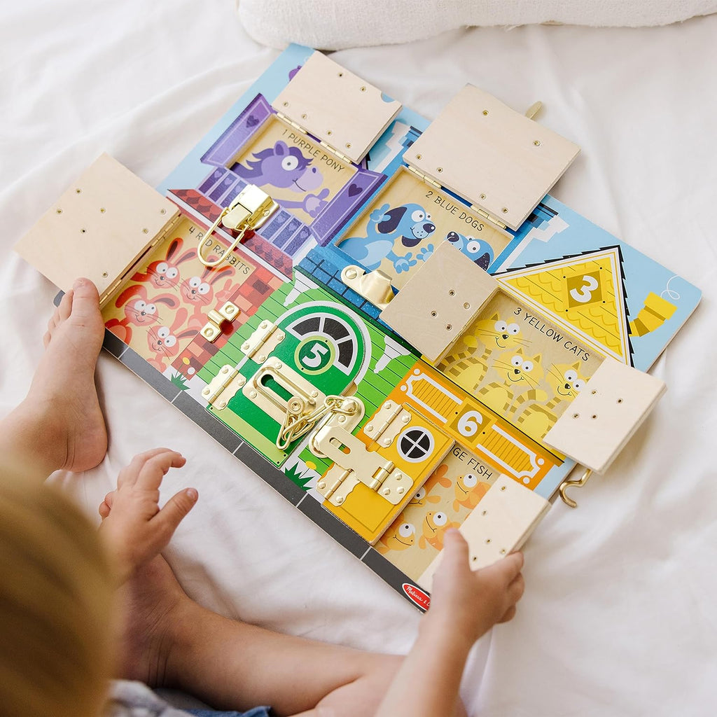 Leer en speel tegelijk met het interactieve Felix - Educatief Speelbord Met Sloten Voor Kinderen.