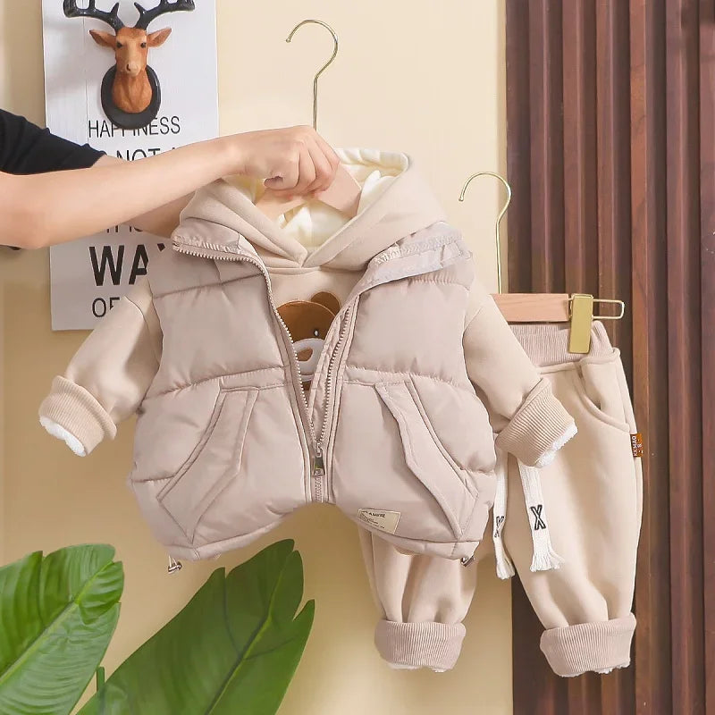 Warm gewatteerde jas met zachte broek voor optimale warmte.