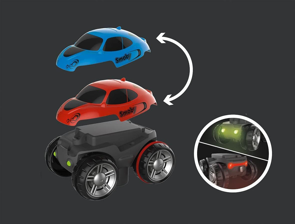 RaceFlex set met racebaanstukken die flexibel zijn, met een auto die oplicht voor extra spanning.
