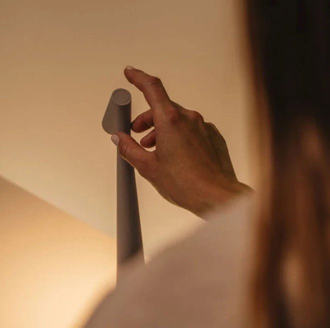 Minimalistische Zwarte Tafellamp voor Stijlvolle Verlichting in Slaapkamer en Woonkamer 2