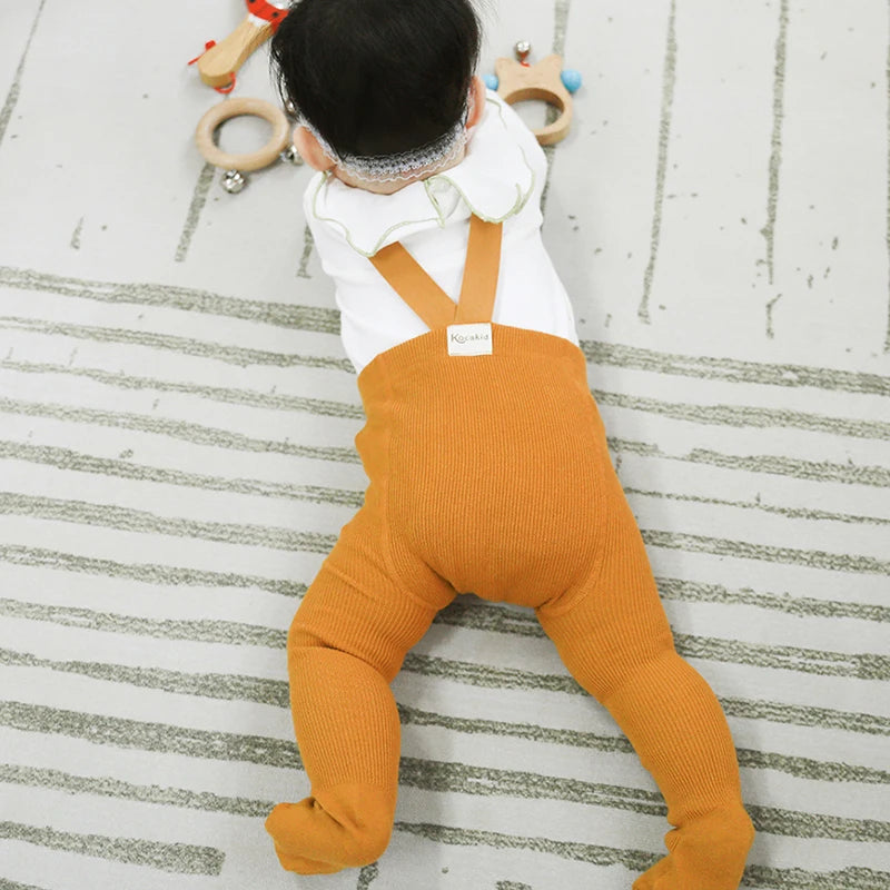 Mila ademende en warme babykousenbroek, perfect voor dagelijks gebruik.






