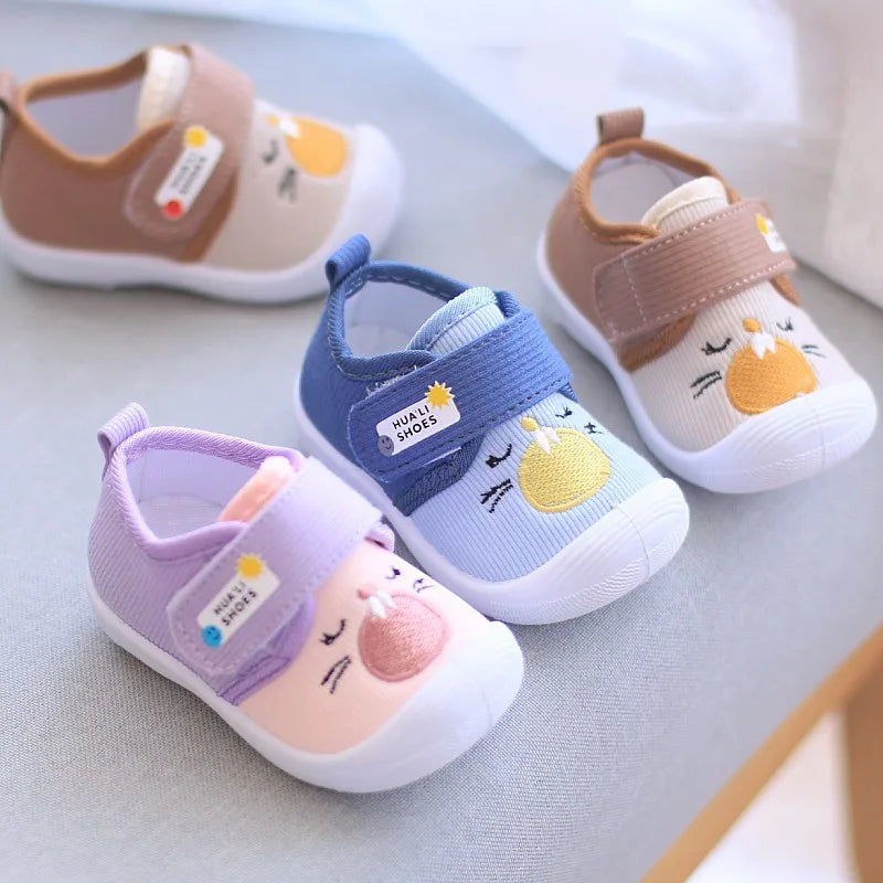 Sofie schattige babyschoenen met klittenband en een comfortabel ontwerp voor dagelijks gebruik.

