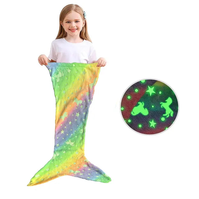 GlowMermaid Gloeiende Zeemeermin - Unieke deken in zeemeerminstijl die licht geeft in het donker, ideaal voor kinderen en volwassenen.