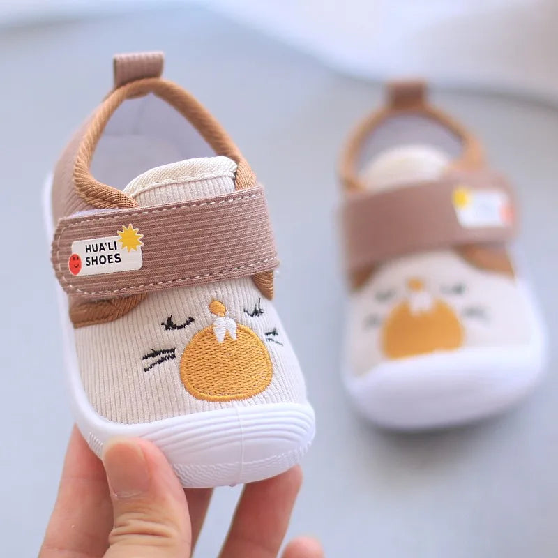 Sofie babyschoenen met leuke details en een flexibele zool voor kleine voetjes.

