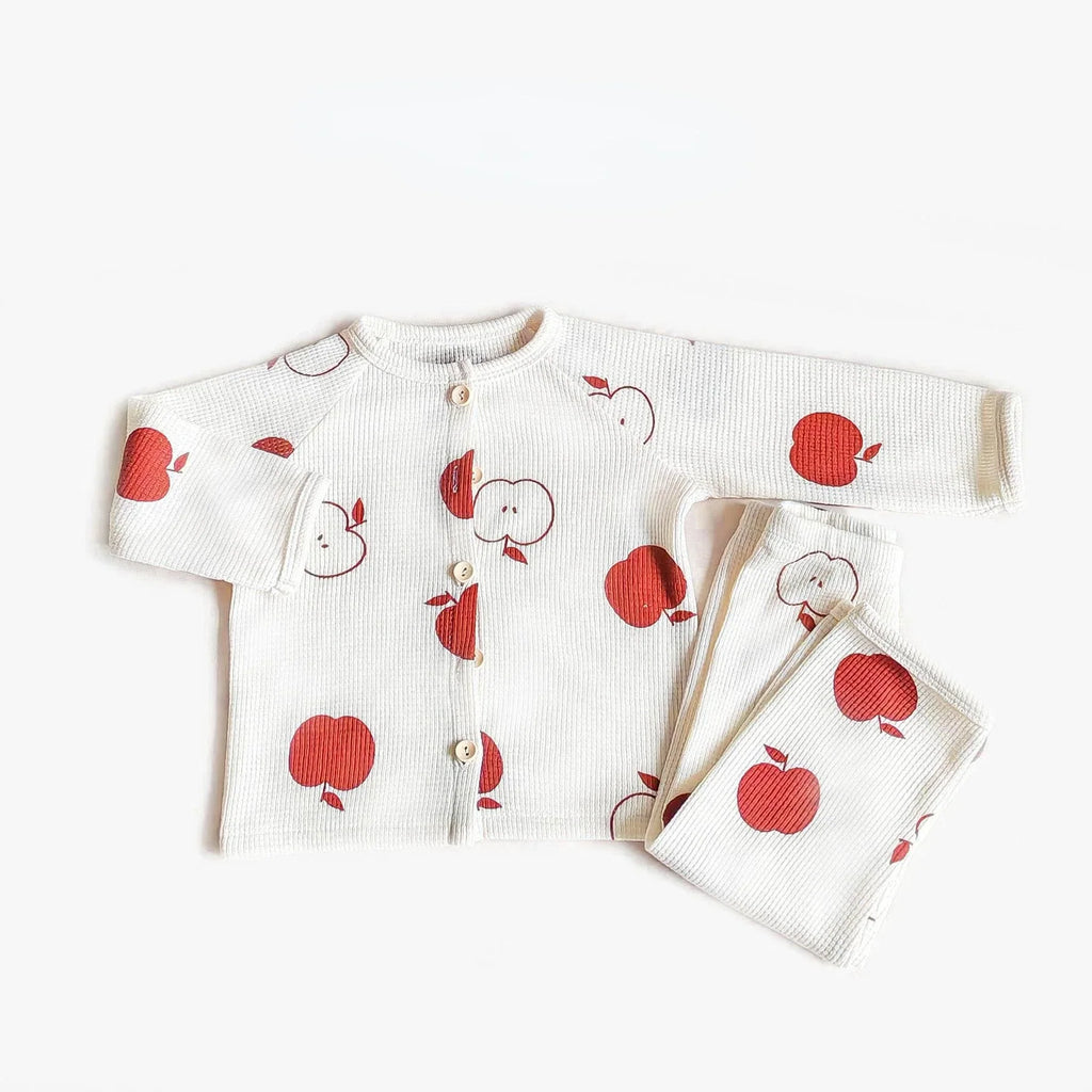 Zachte baby pyjama met een thema geïnspireerd door de kleuren van de herfst.