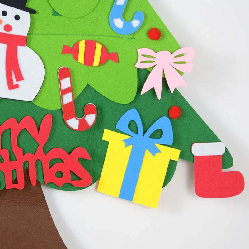 CreativeXmas DIY kerstboom met eenvoudig te bevestigen accessoires voor een persoonlijke touch.
