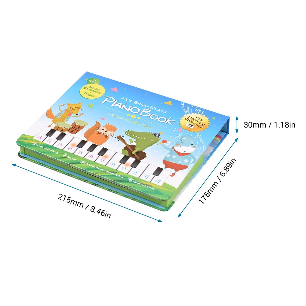 Binnenzijde van het piano boek met bladmuziek en toetsen.