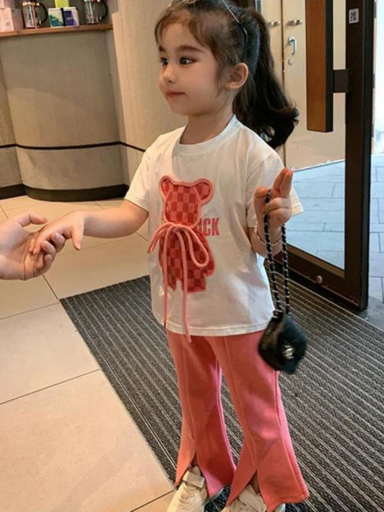 Emma knusse outfit voor kinderen, ideaal voor een gezellige verkleedpartij.
