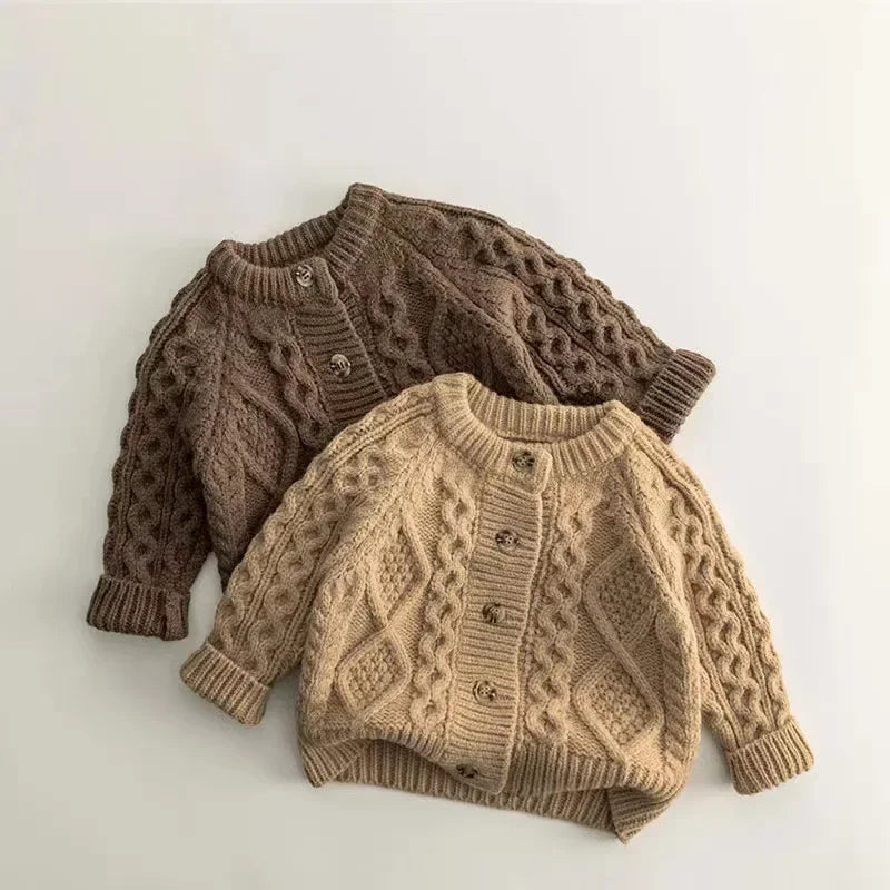 Finn zachte gebreide trui voor kinderen, ideaal voor een stijlvolle en comfortabele look.
