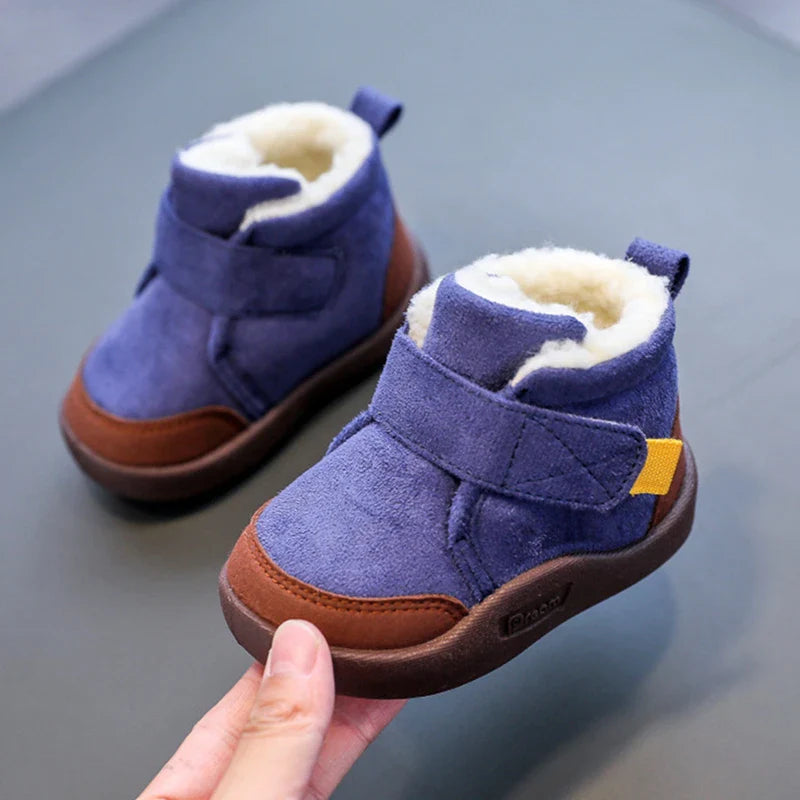 FrostMax robuuste winterlaars voor kinderen, ideaal voor sneeuw en koude omstandigheden.
