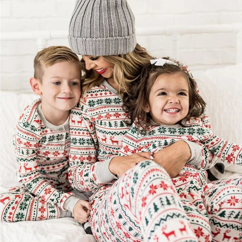 Familiepyjama's met een feestelijke uitstraling en een warm draagcomfort.