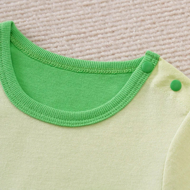 Luca comfortabele baby onesie, perfect voor een goede nachtrust.
