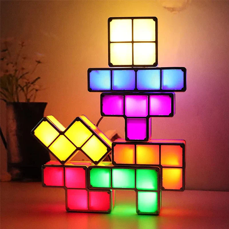 Stapelbare Tetris lamp in verschillende opstellingen.