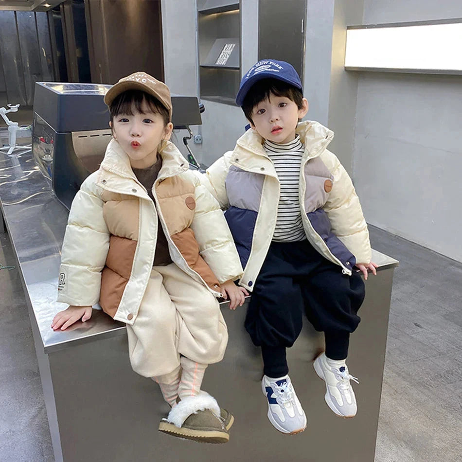 CozyNest donsjas, biedt extra warmte en bescherming voor kinderen in de winter.
