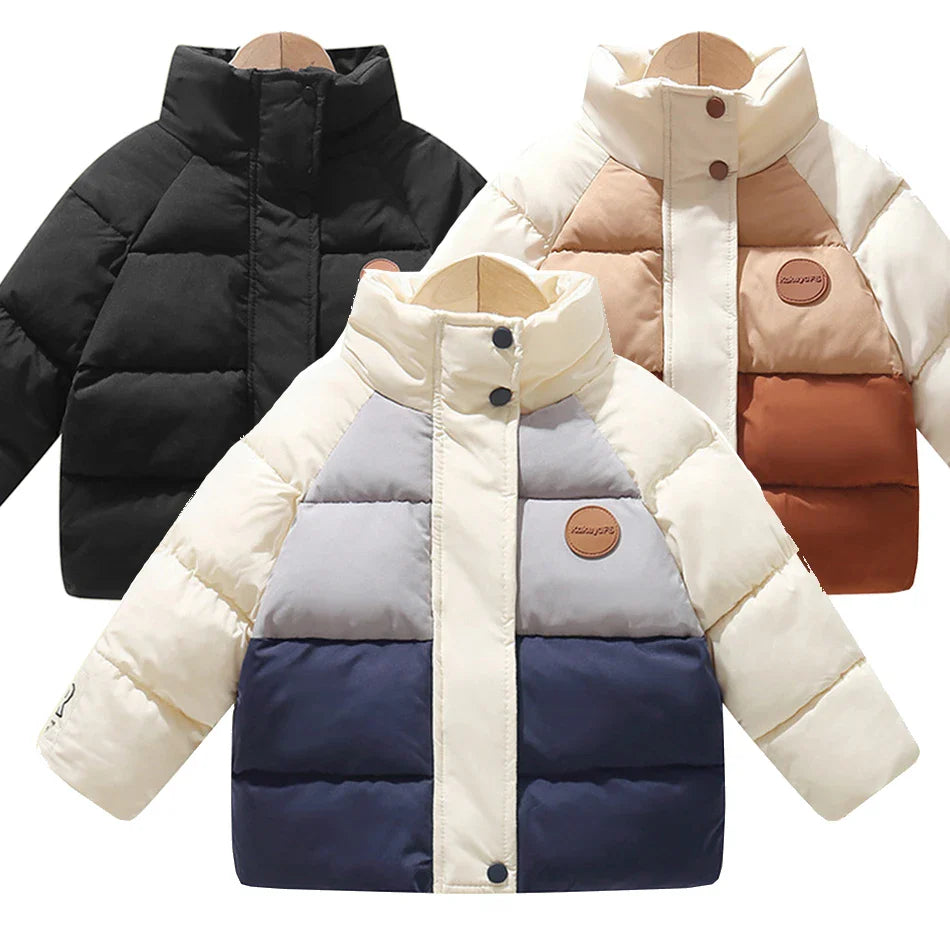 CozyNest luxe geïsoleerde donsjas voor kinderen, warm en comfortabel.
