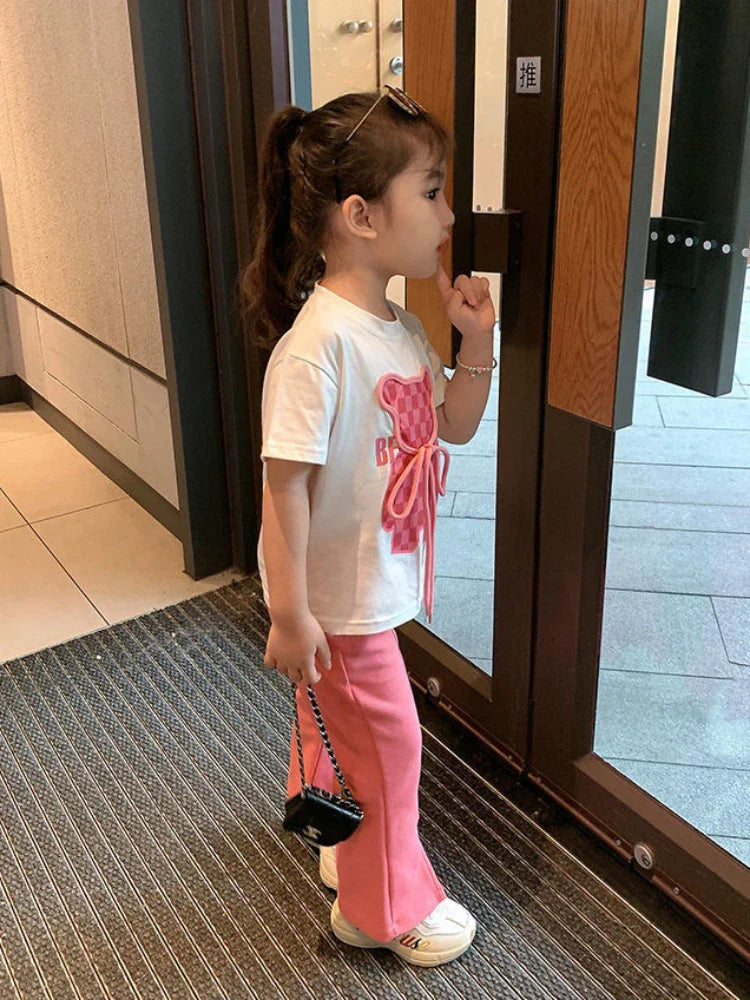 Emma zachte en comfortabele verkleedset voor kinderen, geschikt voor avontuurlijke dagen.

