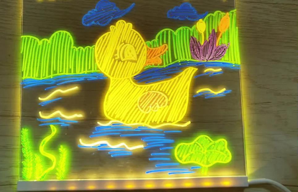 Afbeelding van "GlowBoard - LED Schrijfbord Voor Creatieve Berichten", een veelzijdig hulpmiddel voor notities en decoratieve toepassingen.