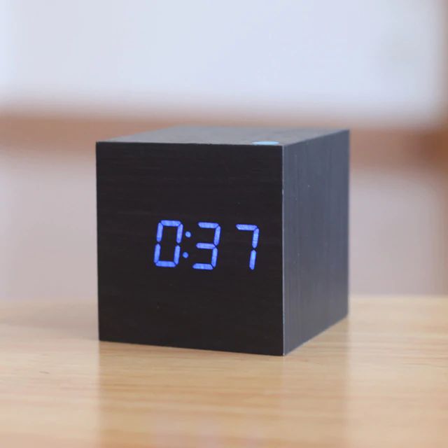 Funktionen der digitalen Tischuhr Cube