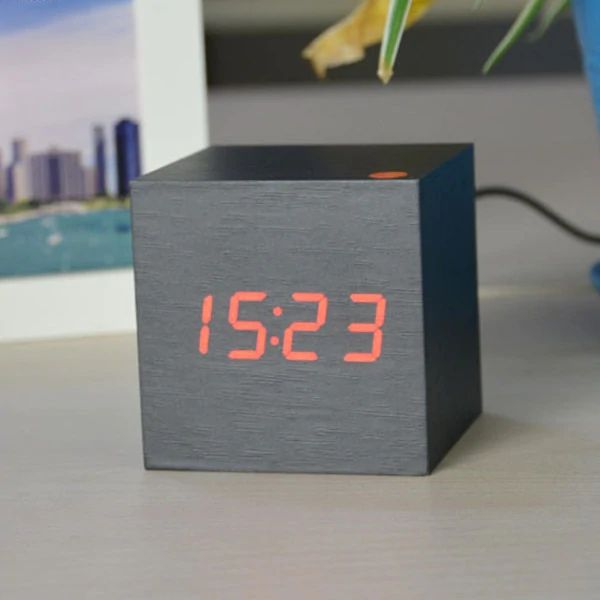Cube Digitale Tischuhr mit Klangsteuerung