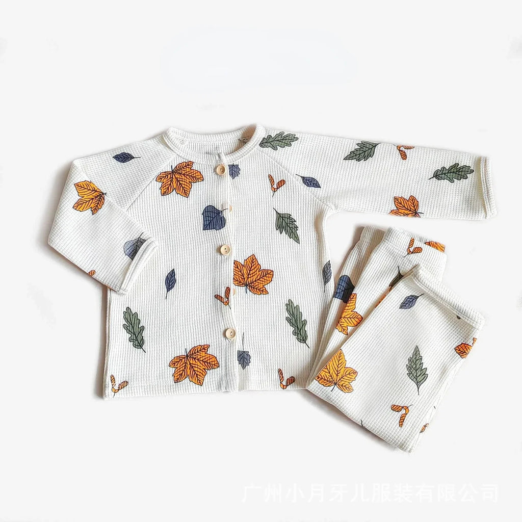 Pyjama voor baby's met een herfstthema, perfect voor een zachte en comfortabele nachtrust.