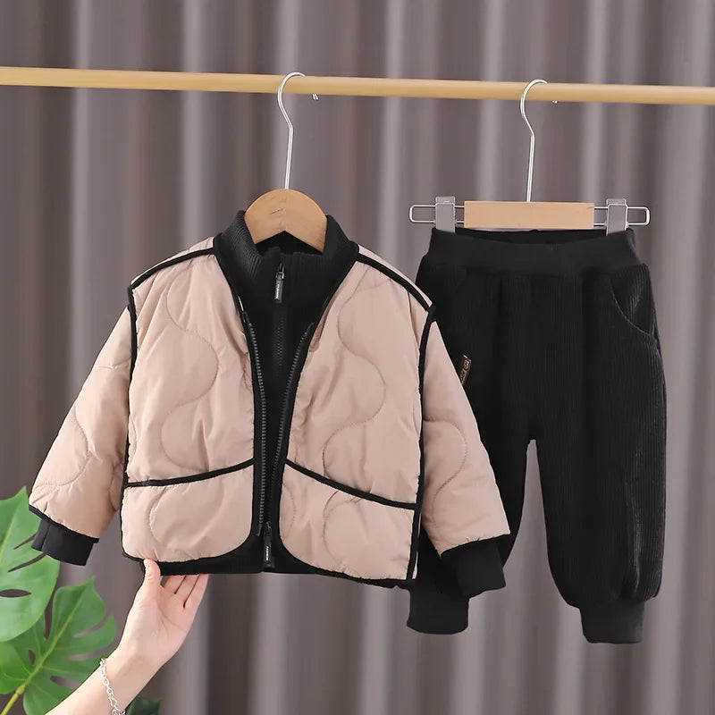 Kinderoutfit met modern design en ultiem comfort.